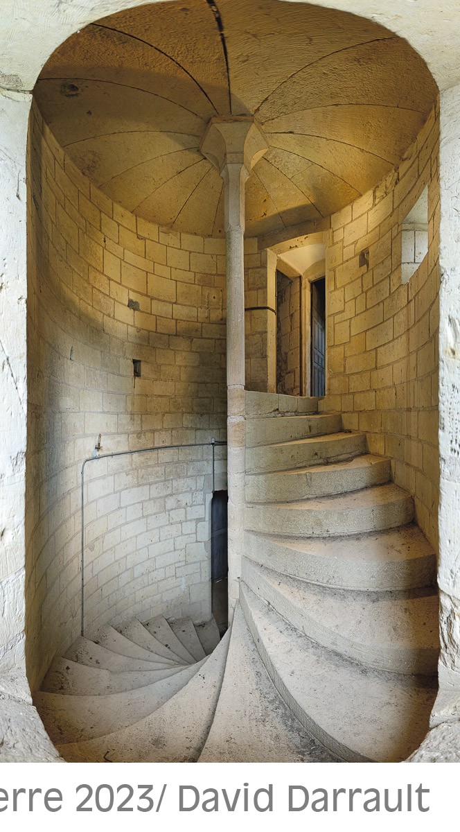 escalier-prieure-du-louroux.jpg